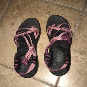 Woman’s chacos size 6